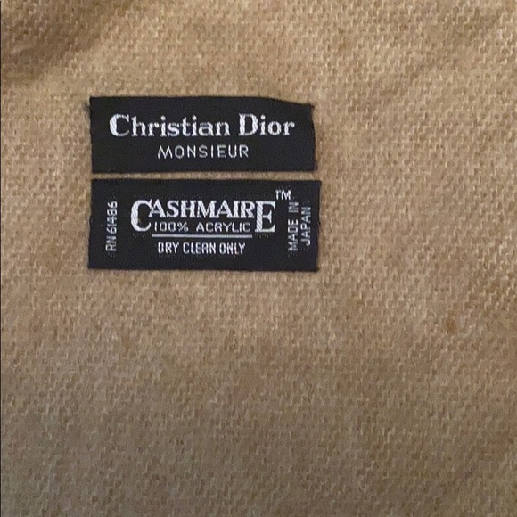 Accessories - Christian Dior cashmaire 💯
